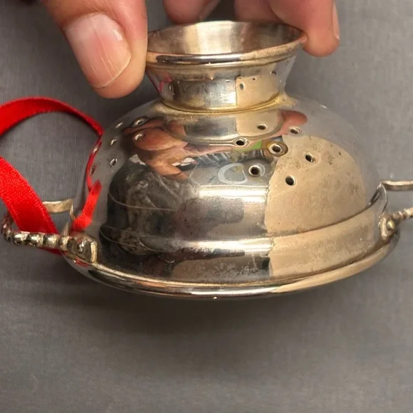 Christmas Vintage 3 Piece Silver Plated Tea Pot, Sauce Pan & Colander Ornaments - Picture 14 of 15